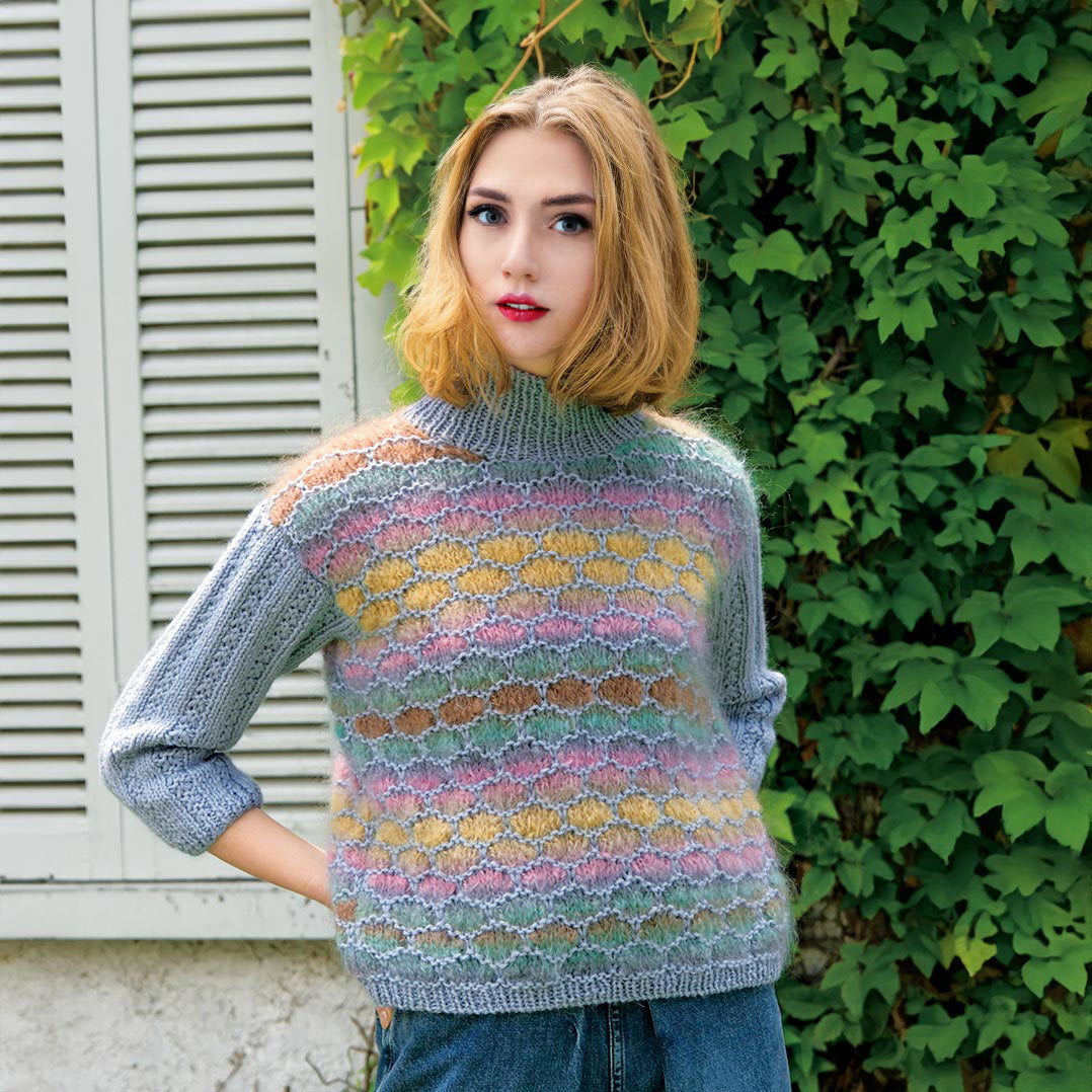 Light blue and step-dyed yarn pullover