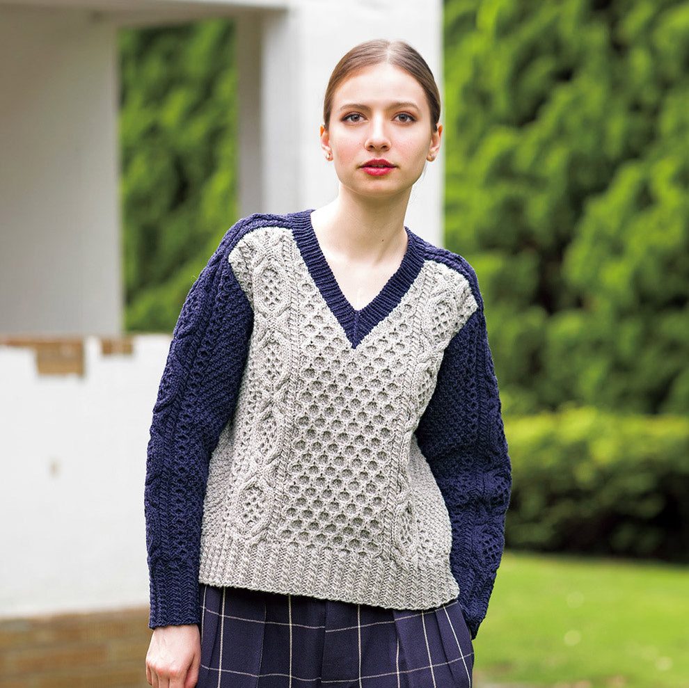 Cable pattern switching pullover