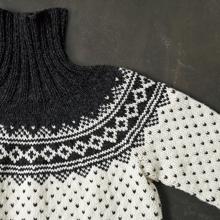 Loose pattern high neck pullover