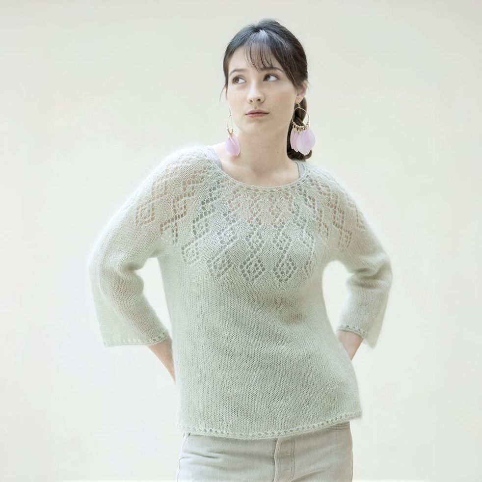 Bottom-up round yoke pullover