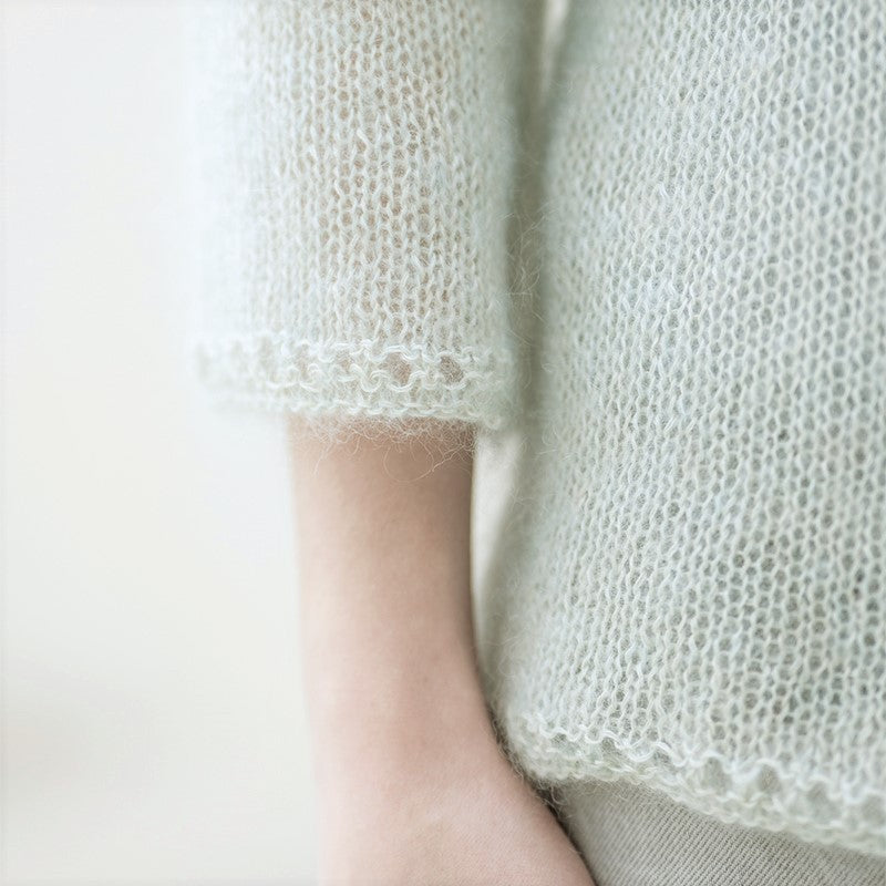 Bottom-up round yoke pullover