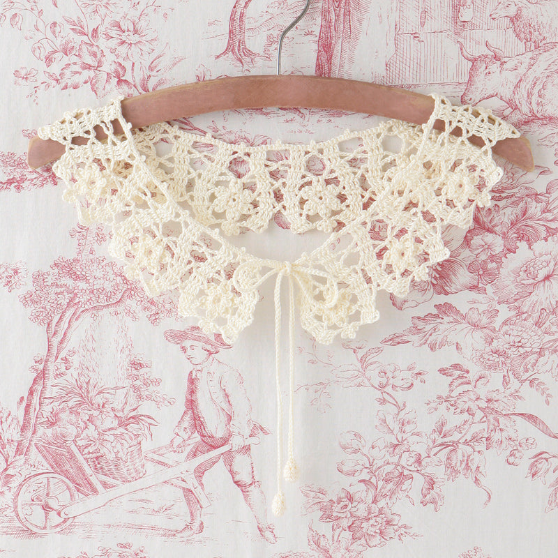 Bruegel lace &amp; flower tippet